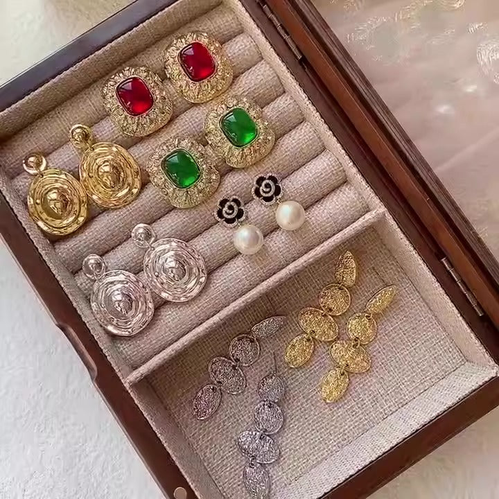 fashionable versatile high-end, retro style earrings for women