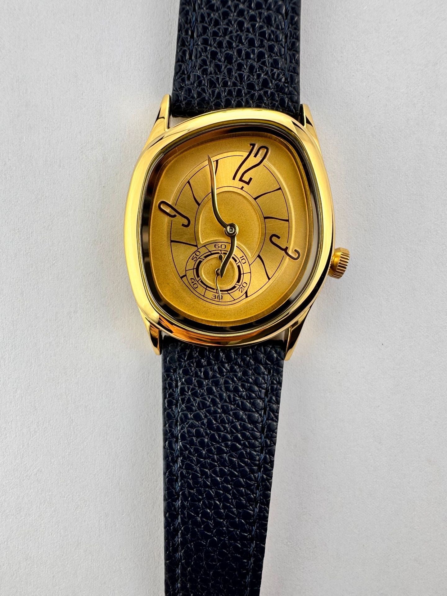 Irregular Twisted Watch Men's and Women's Belts Quartz Watch