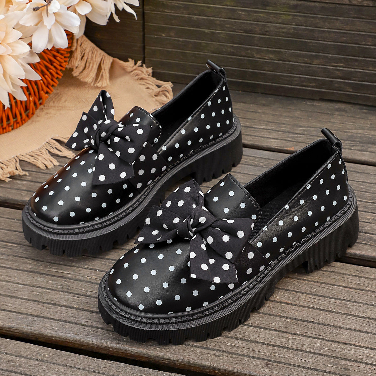 Bow low top single shoe