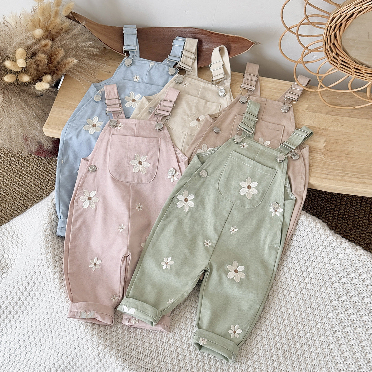 Strap pants with flower embroidery and sleeveless jumpsuit