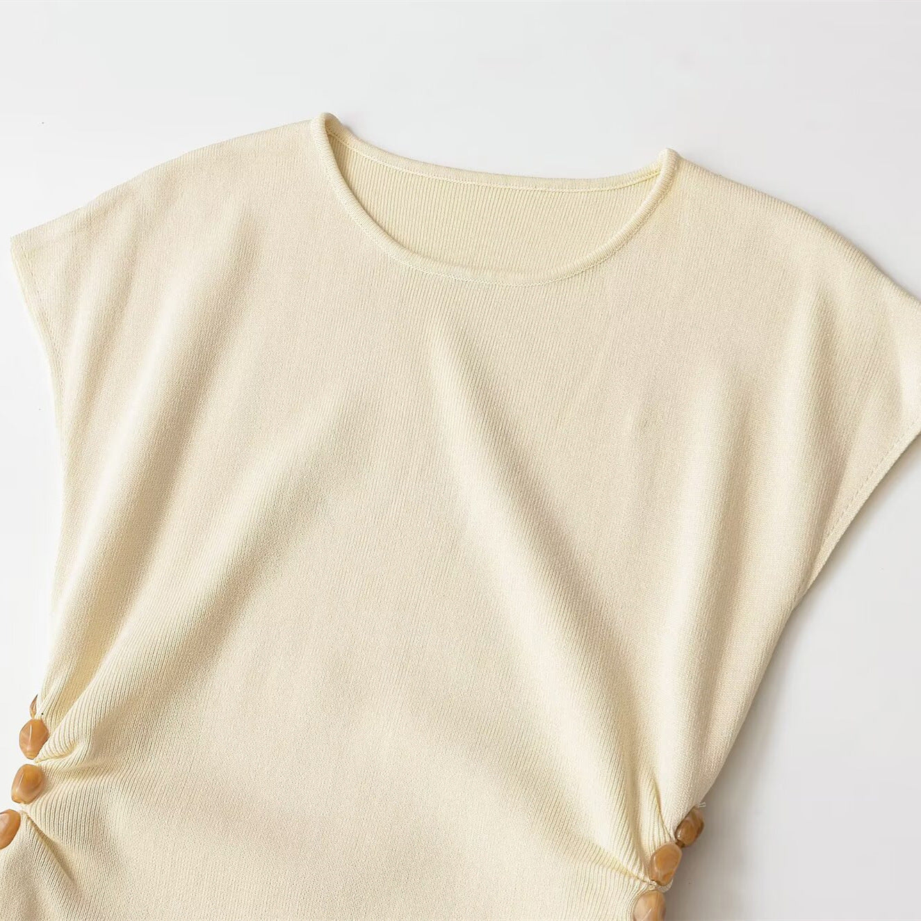 Short sleeved round neck hollow bead knitted dress