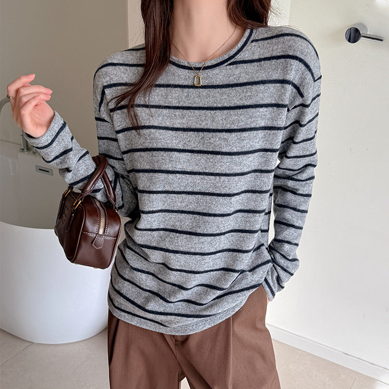 Striped minimalist long sleeve t-shirt for women, round neck, inner layer, slimming contrast color, trendy top