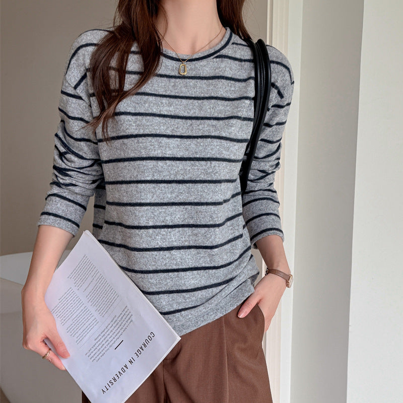 Striped minimalist long sleeve t-shirt for women, round neck, inner layer, slimming contrast color, trendy top